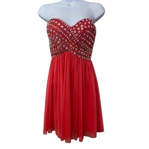 B. Darlin Strapless Formal Dress Size 1/2